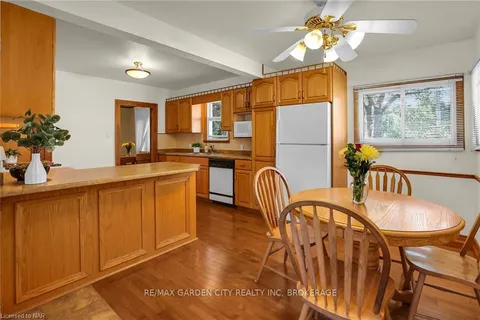 168 THOROLD Rd, Welland, ON L3C 3V6