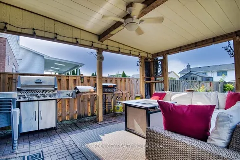 95 ST AUGUSTINE Dr, St. Catharines, ON L2P 3V7