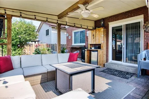 95 ST AUGUSTINE Dr, St. Catharines, ON L2P 3V7