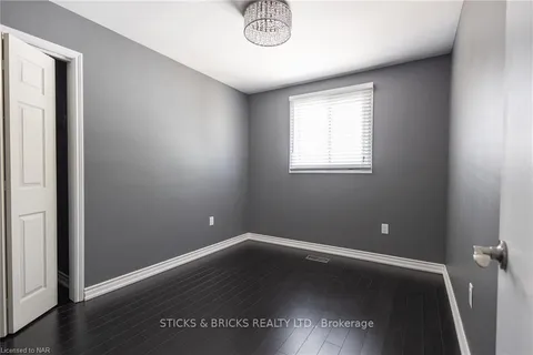 8079 POST Rd, Niagara Falls, ON L2H 2L2