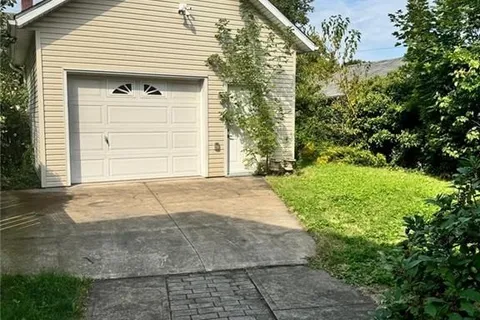 31 FITZGERALD St, St. Catharines, ON L2R 4B5