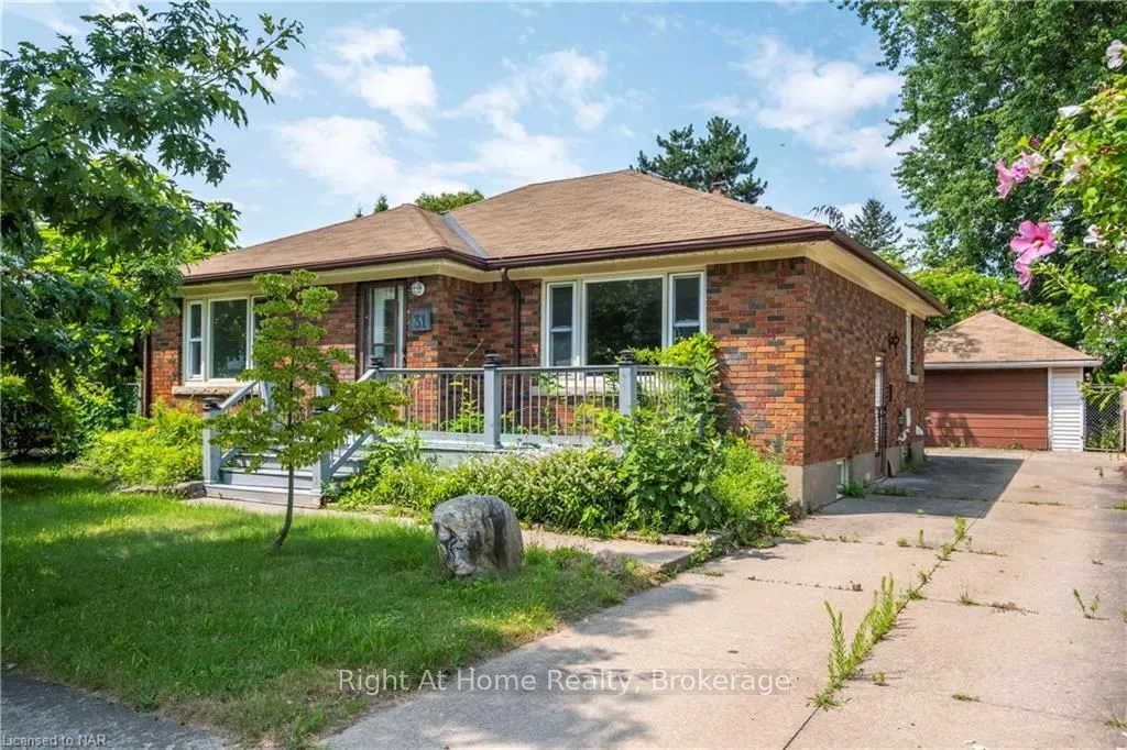 31 DUNBLANE Ave, St. Catharines, ON L2M 3Z8