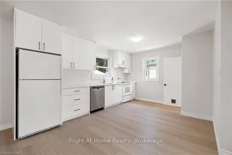 31 DUNBLANE Ave, St. Catharines, ON L2M 3Z8