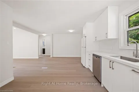 31 DUNBLANE Ave, St. Catharines, ON L2M 3Z8