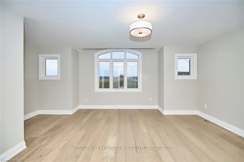 106 ELVIRA Way, Thorold, ON L2V 0B7