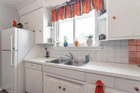 425 BELL St, Port Colborne, ON L3K 1K3