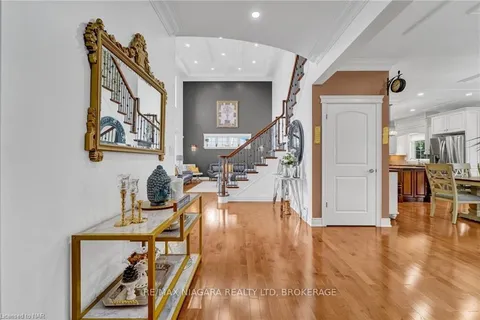 8018 CATHEDRAL Dr, Niagara Falls, ON L2H 2Z2