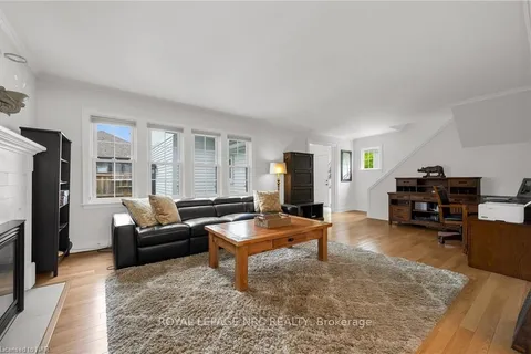 2 HILDA St, Welland, ON L3C 0H3