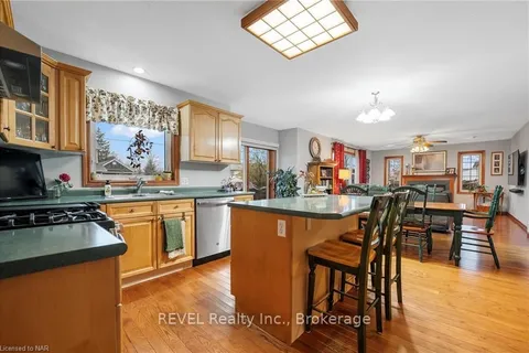 695 GRANDVIEW Rd, Fort Erie, ON L2A 4V4