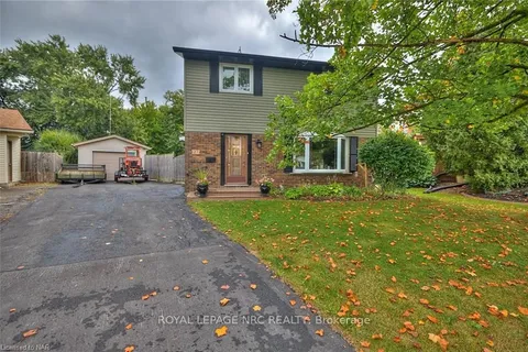 27 MEADOWVALE Pl, Welland, ON L3C 6A8