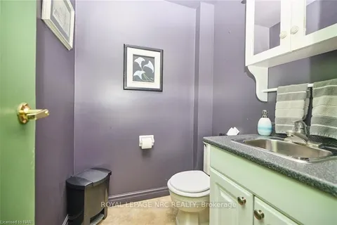 27 MEADOWVALE Pl, Welland, ON L3C 6A8