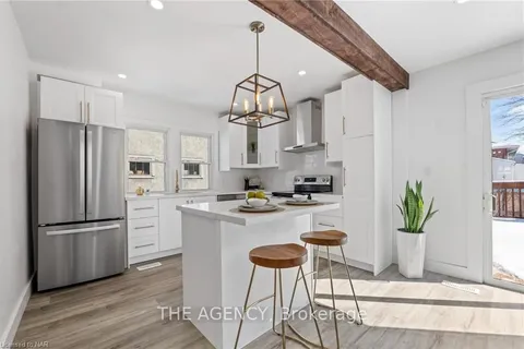 178 BERTIE St, Fort Erie, ON L2A 1Z1