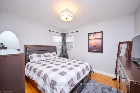 5985 SCOTT St, Niagara Falls, ON L2E 3B3