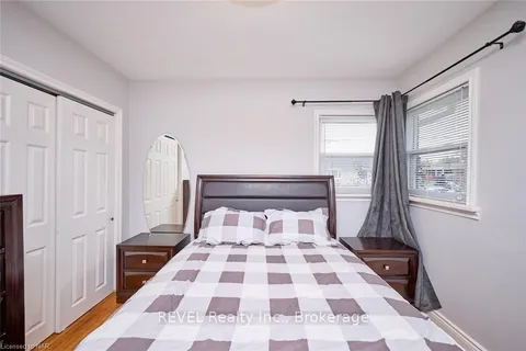 5985 SCOTT St, Niagara Falls, ON L2E 3B3