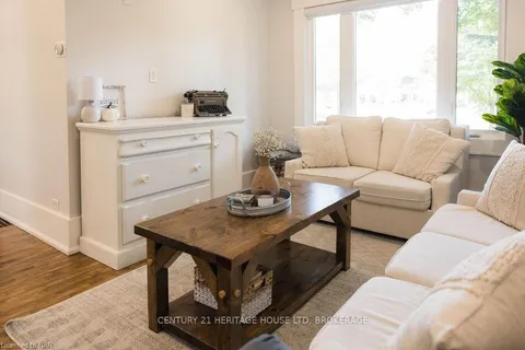 241 FIRST Ave, Welland, ON L3C 1Y7