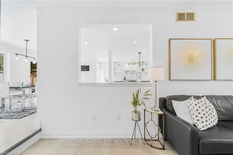 104 SPRUCESIDE Cres, Pelham, ON L0S 1E1