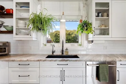 472 READ Rd, St. Catharines, ON L2R 7K6