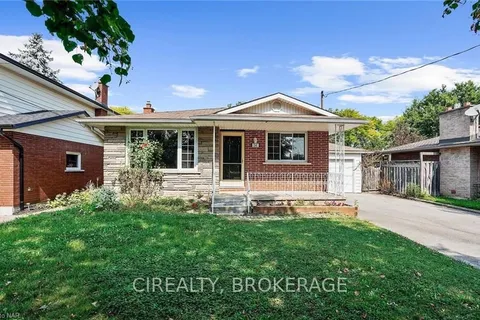54 RAMSEY St, St. Catharines, ON L2N 2K1