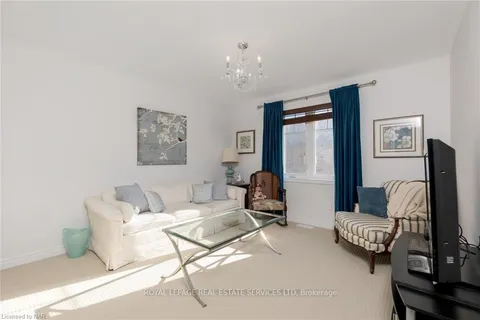 124 SHOREVIEW Pl, Hamilton, ON L8E 0J4