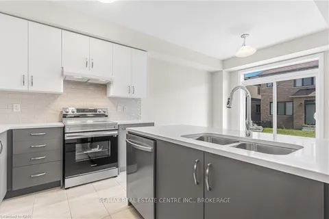 240 EASTBRIDGE Ave, Welland, ON L3B 0M6