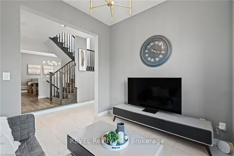 26 CROW STREET St, Welland, ON L3C 0E4