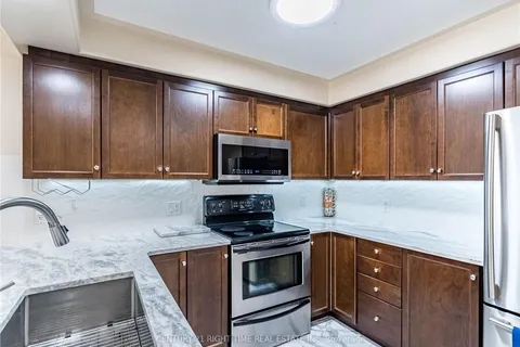 24 BLUEGRASS Cres, St. Catharines, ON L2P 0A7