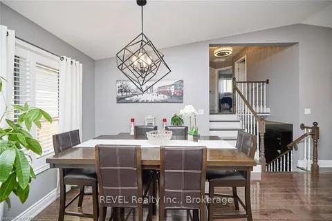 8159 BARRETT Cres, Niagara Falls, ON L2H 3H5