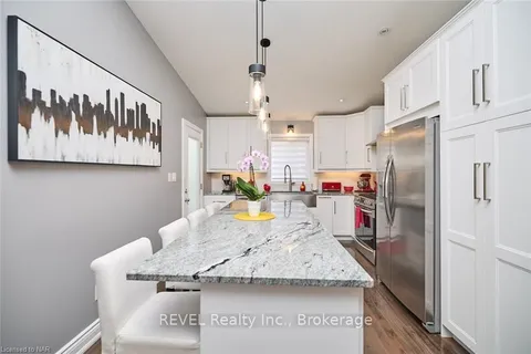 8159 BARRETT Cres, Niagara Falls, ON L2H 3H5