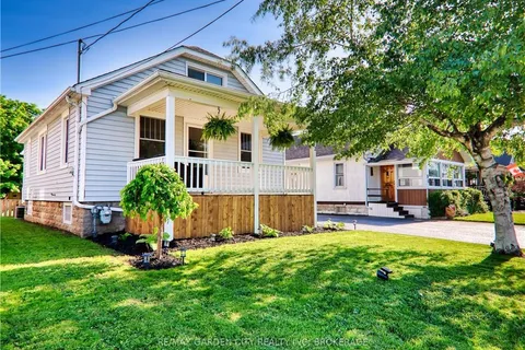 92 DELHI St, Port Colborne, ON L3K 3K9