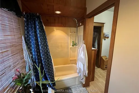 246 KENT St, Port Colborne, ON L3K 3A1