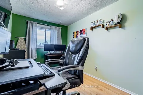 12 TARA Cres, Thorold, ON L2V 4M1