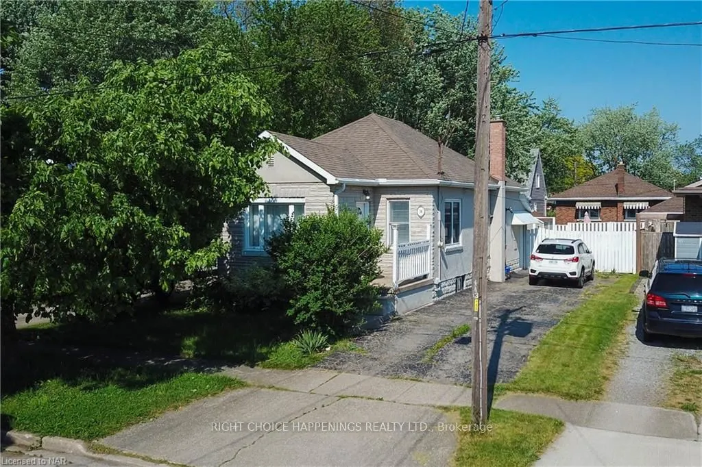 34 LYONS Ave, Welland, ON L3B 1L7