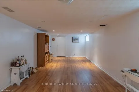 34 LYONS Ave, Welland, ON L3B 1L7