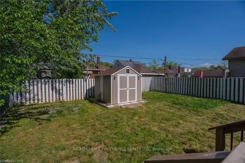 34 LYONS Ave, Welland, ON L3B 1L7