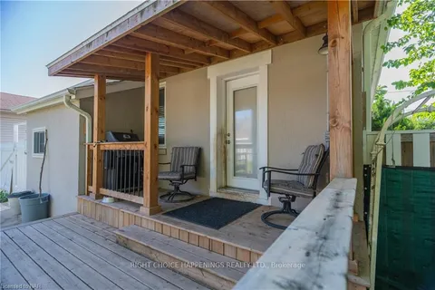 34 LYONS Ave, Welland, ON L3B 1L7