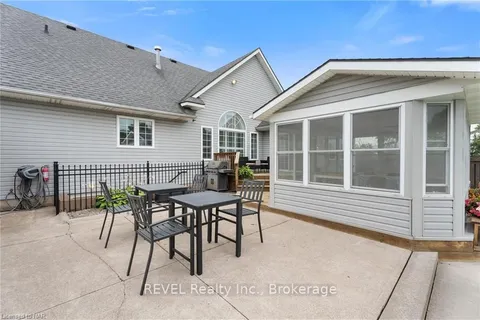 353 SOUTH PELHAM Rd, Welland, ON L3B 5N8