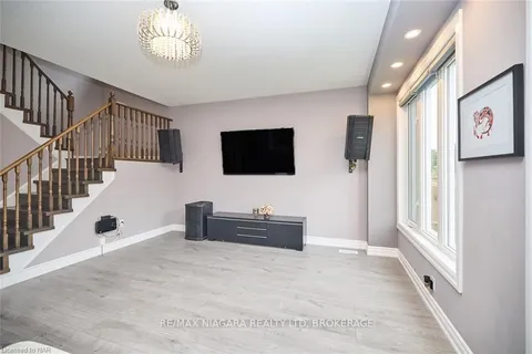 7721 SASSAFRAS Tr, Niagara Falls, ON L2H 0N5