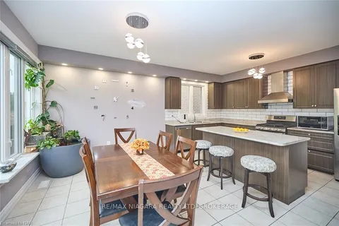 7721 SASSAFRAS Tr, Niagara Falls, ON L2H 0N5