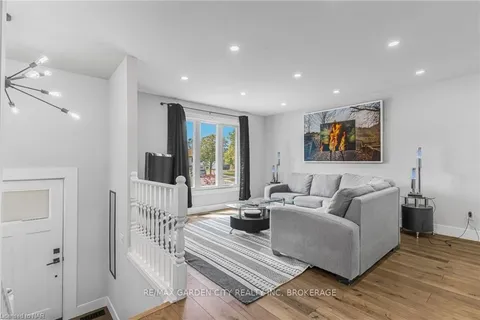 18 RAINBOW Crt, Welland, ON L3C 6R3