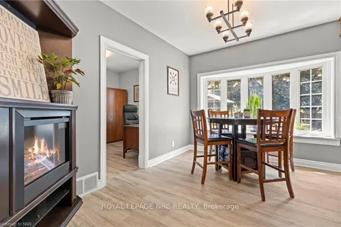 6386 CRAWFORD St, Niagara Falls, ON L2E 5Z1