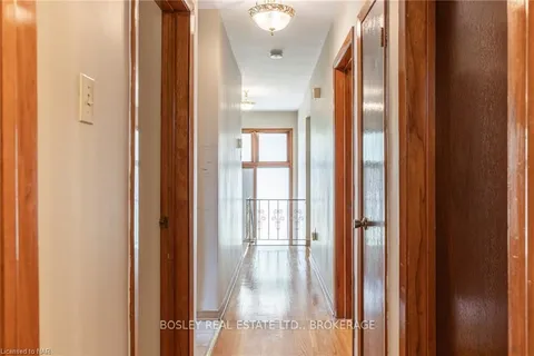 6684 WINSTON St, Niagara Falls, ON L2G 5G3