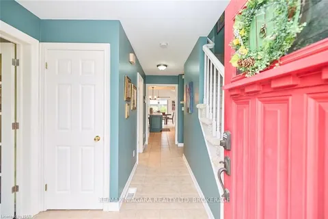 59 THOROLD Rd, Welland, ON L3C 3T9