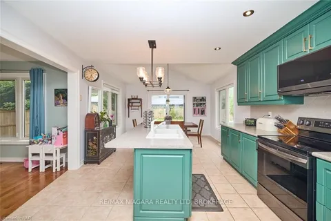 59 THOROLD Rd, Welland, ON L3C 3T9