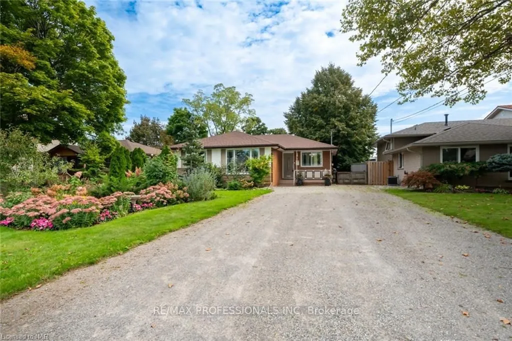 8 LAKEVIEW Ave, Grimsby, ON L3M 3M1