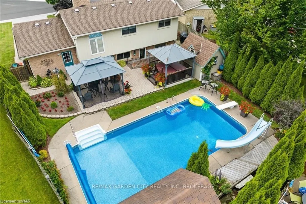 55 SHERWOOD FOREST Tr, Welland, ON L3C 5X7