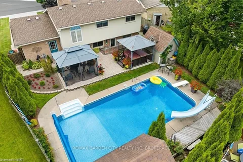 55 SHERWOOD FOREST Tr, Welland, ON L3C 5X7