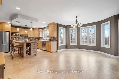 279 LAKESHORE ROAD WEST Rd, Port Colborne, ON L3K 2S8