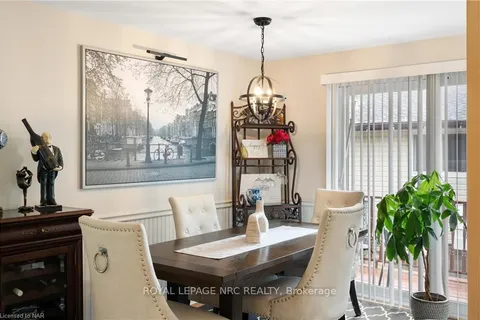 10 KNIGHTWOOD Dr, St. Catharines, ON L2M 2N8