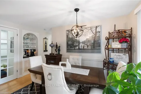 10 KNIGHTWOOD Dr, St. Catharines, ON L2M 2N8