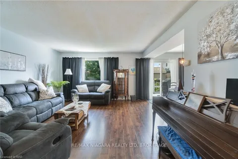 33 NAPLES Crt, Thorold, ON L2V 4S7